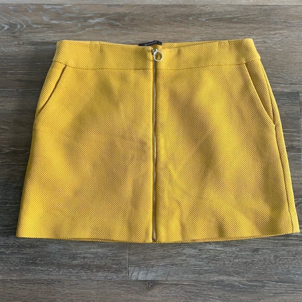 Promod mini skirt with zip front and side pockets gold color sz 8